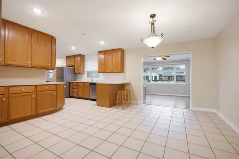 46 Avon Road Elk Grove Village IL 60007