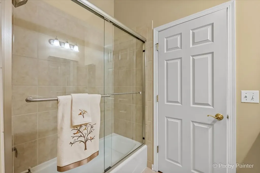 4053 Honeymoon Ridge Lake In The Hills IL 60156