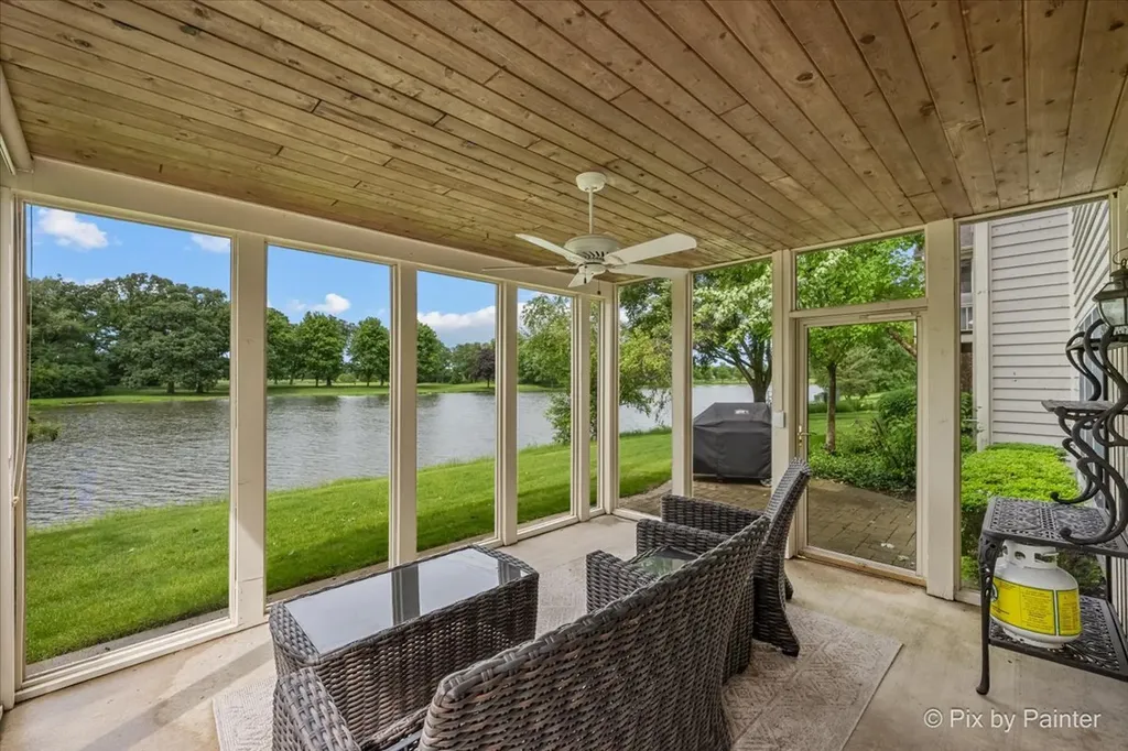 4053 Honeymoon Ridge Lake In The Hills IL 60156