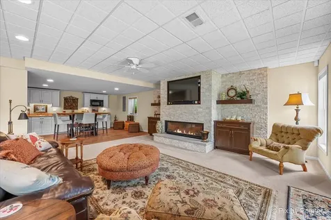4053 Honeymoon Ridge Lake In The Hills IL 60156