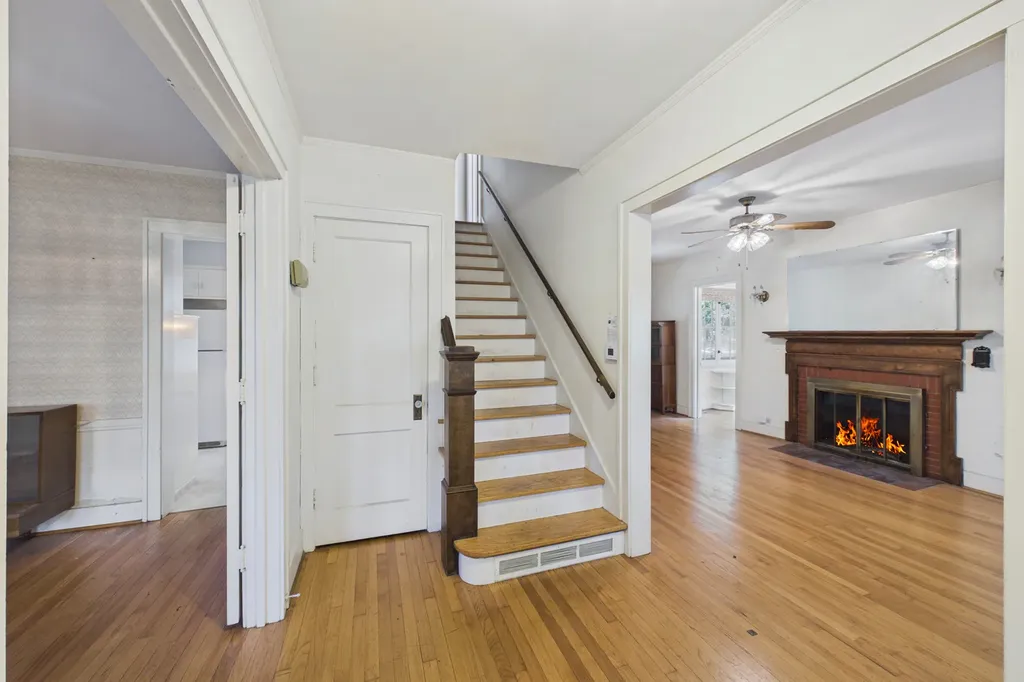 306 North Maple Avenue Elmhurst IL 60126