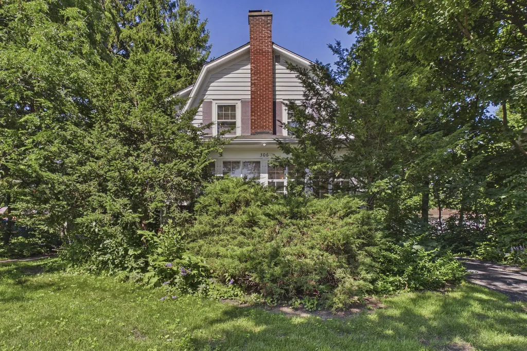 306 North Maple Avenue Elmhurst IL 60126