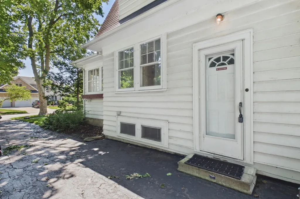 306 North Maple Avenue Elmhurst IL 60126