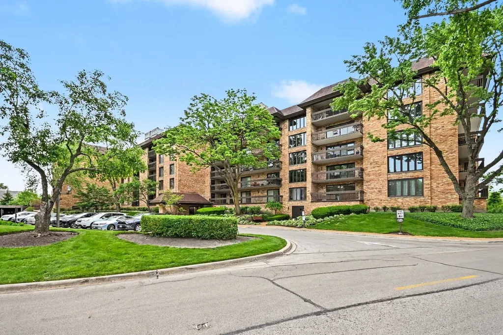 1671 Mission Hills Road Northbrook IL 60062