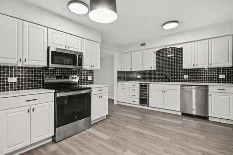 1671 Mission Hills Road Northbrook IL 60062