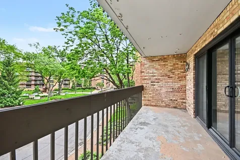 1671 Mission Hills Road Northbrook IL 60062