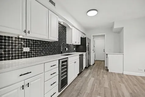 1671 Mission Hills Road Northbrook IL 60062