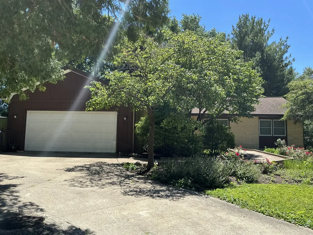 2209 Grange Circle Urbana IL 61801