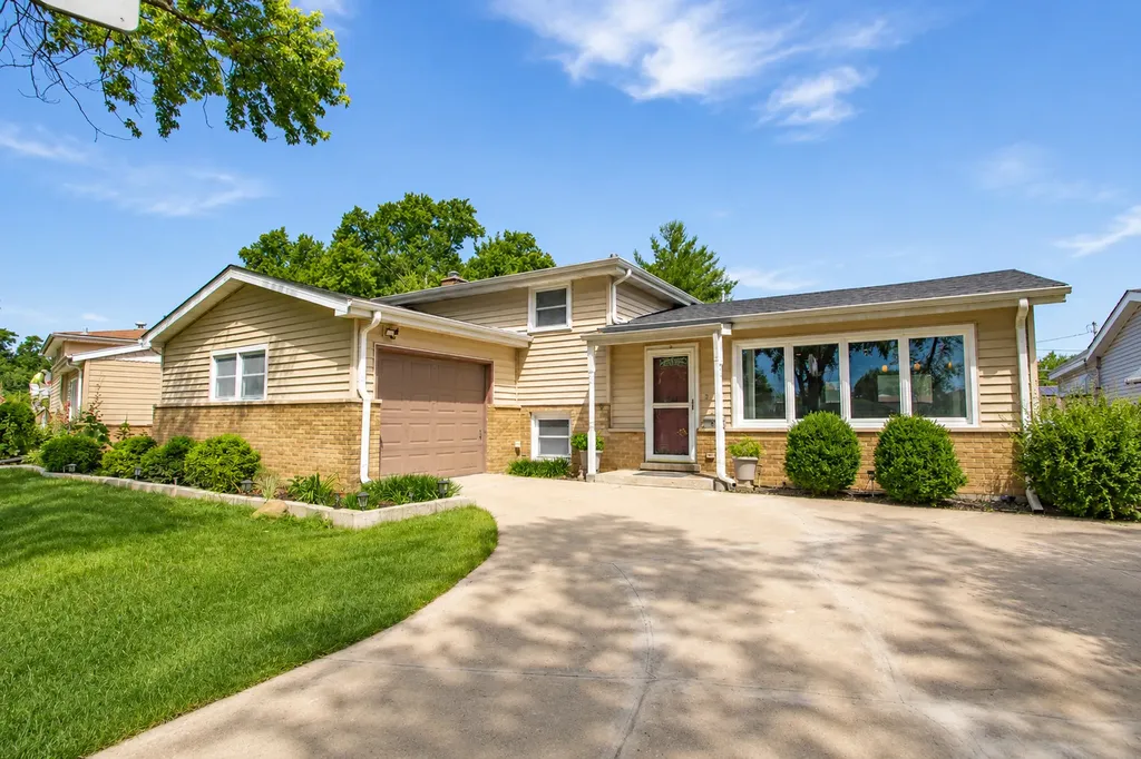 98 Lancaster Lane Des Plaines IL 60018