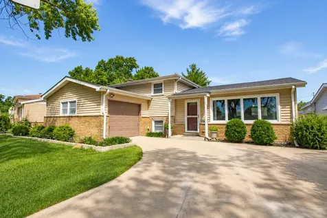 98 Lancaster Lane Des Plaines IL 60018