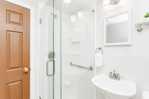 98 Lancaster Lane Des Plaines IL 60018