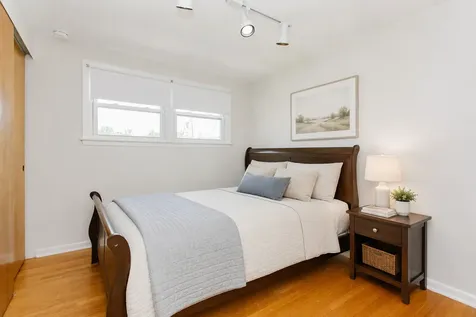 98 Lancaster Lane Des Plaines IL 60018
