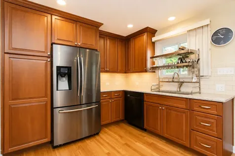 98 Lancaster Lane Des Plaines IL 60018