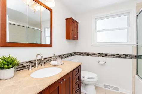 98 Lancaster Lane Des Plaines IL 60018