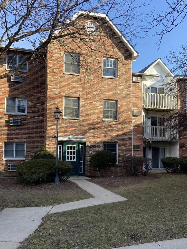 4301 West Shamrock Lane Mchenry IL 60050