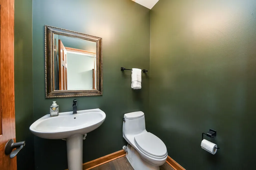2009 Mackenzie Place Wheaton IL 60187