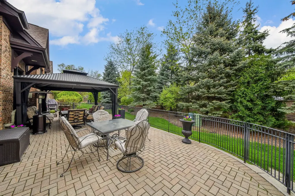 2009 Mackenzie Place Wheaton IL 60187