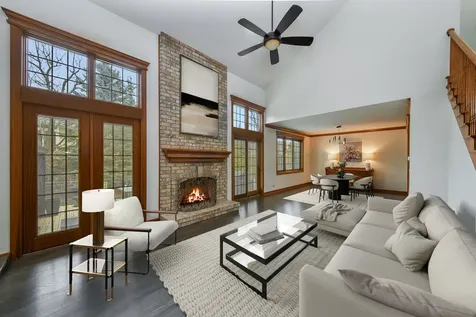 2009 Mackenzie Place Wheaton IL 60187