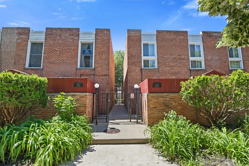 1615 West Greenleaf Avenue Chicago IL 60626