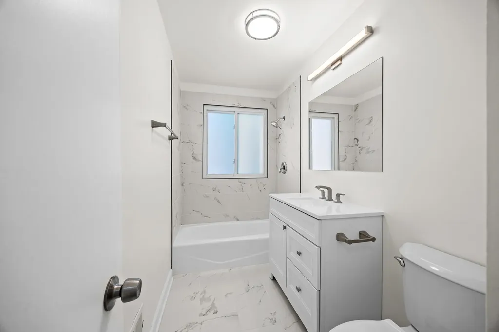 1615 West Greenleaf Avenue Chicago IL 60626