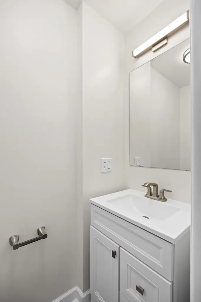 1615 West Greenleaf Avenue Chicago IL 60626