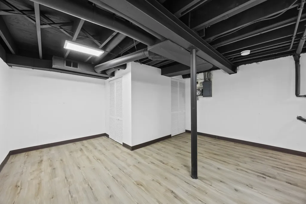 1615 West Greenleaf Avenue Chicago IL 60626