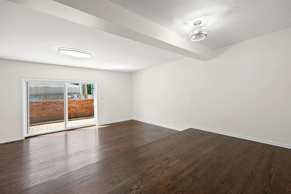 1615 West Greenleaf Avenue Chicago IL 60626