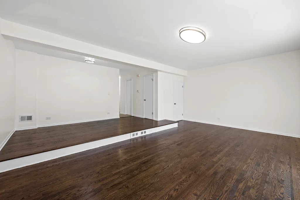 1615 West Greenleaf Avenue Chicago IL 60626