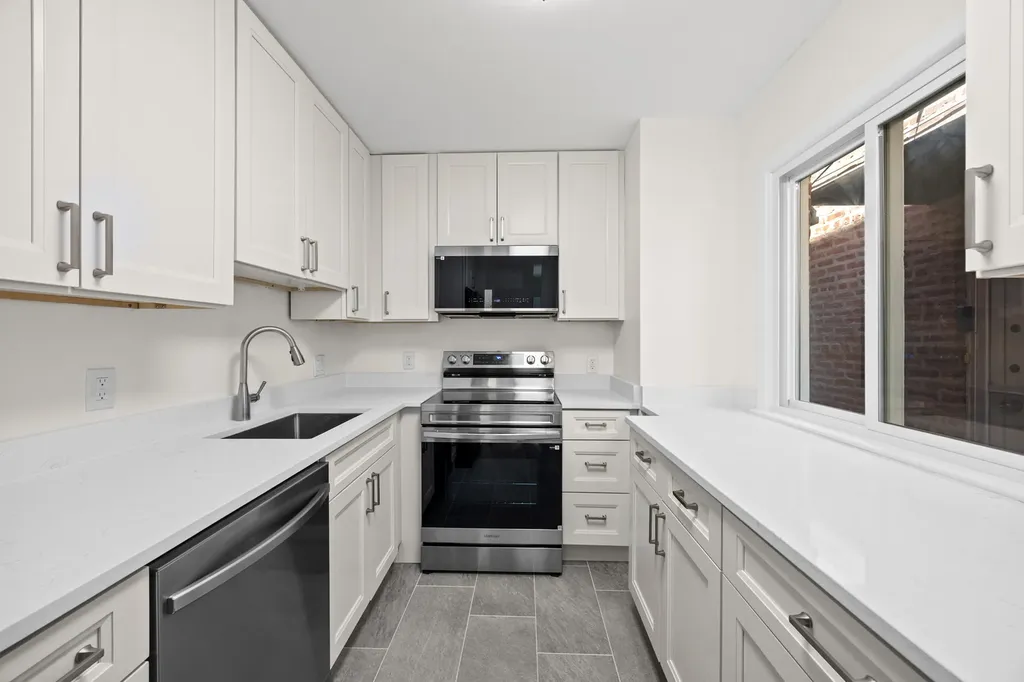 1615 West Greenleaf Avenue Chicago IL 60626
