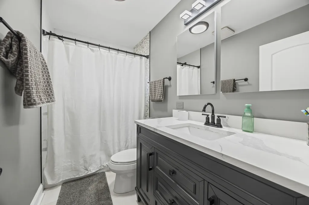 130 South Elm Tree Lane Elmhurst IL 60126