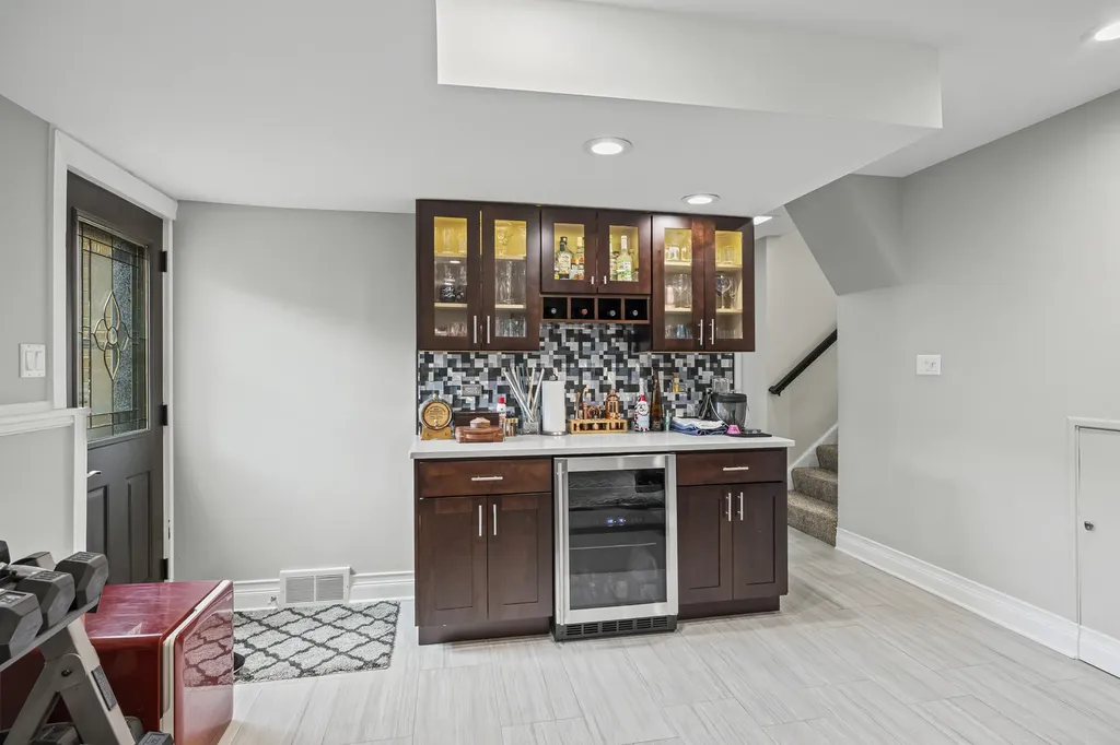 130 South Elm Tree Lane Elmhurst IL 60126