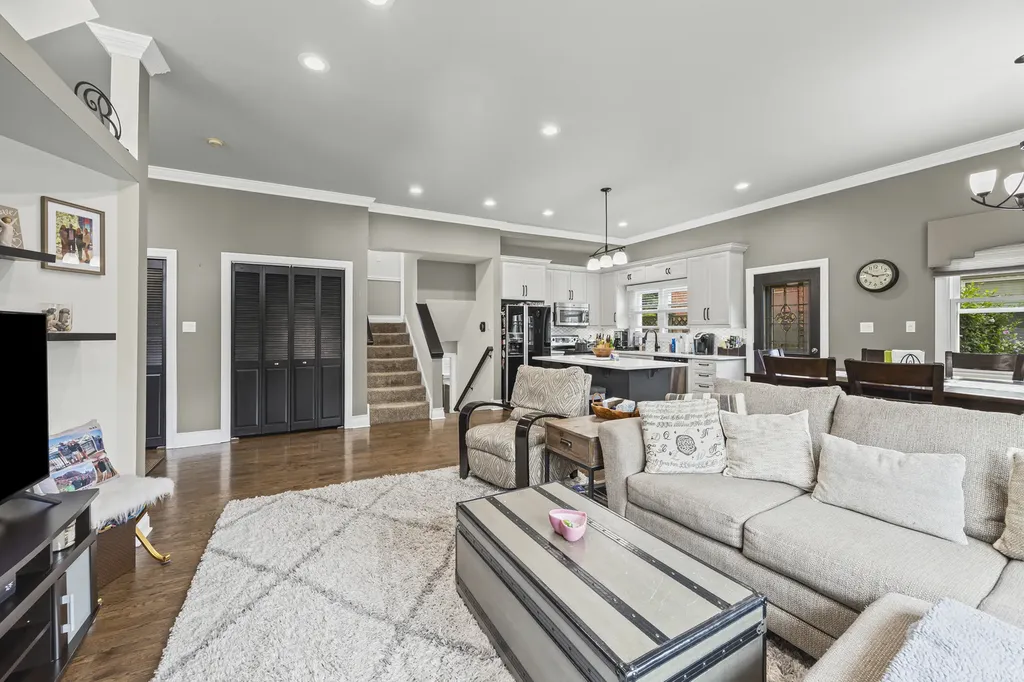 130 South Elm Tree Lane Elmhurst IL 60126