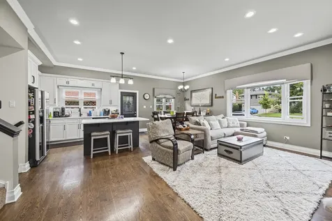 130 South Elm Tree Lane Elmhurst IL 60126