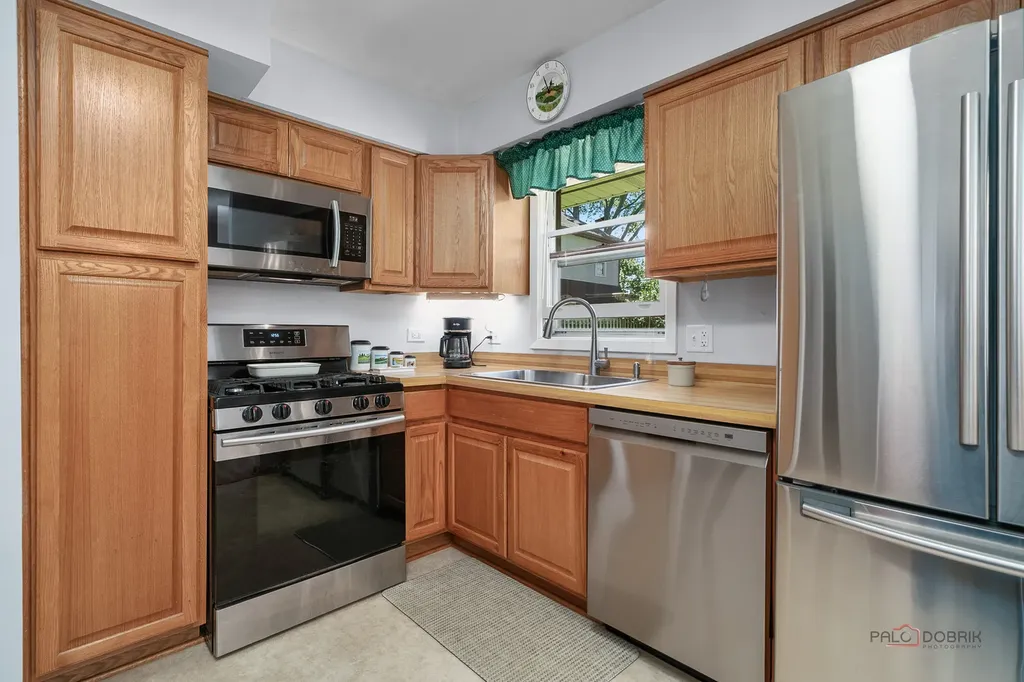1407 Washington Street Lake In The Hills IL 60156