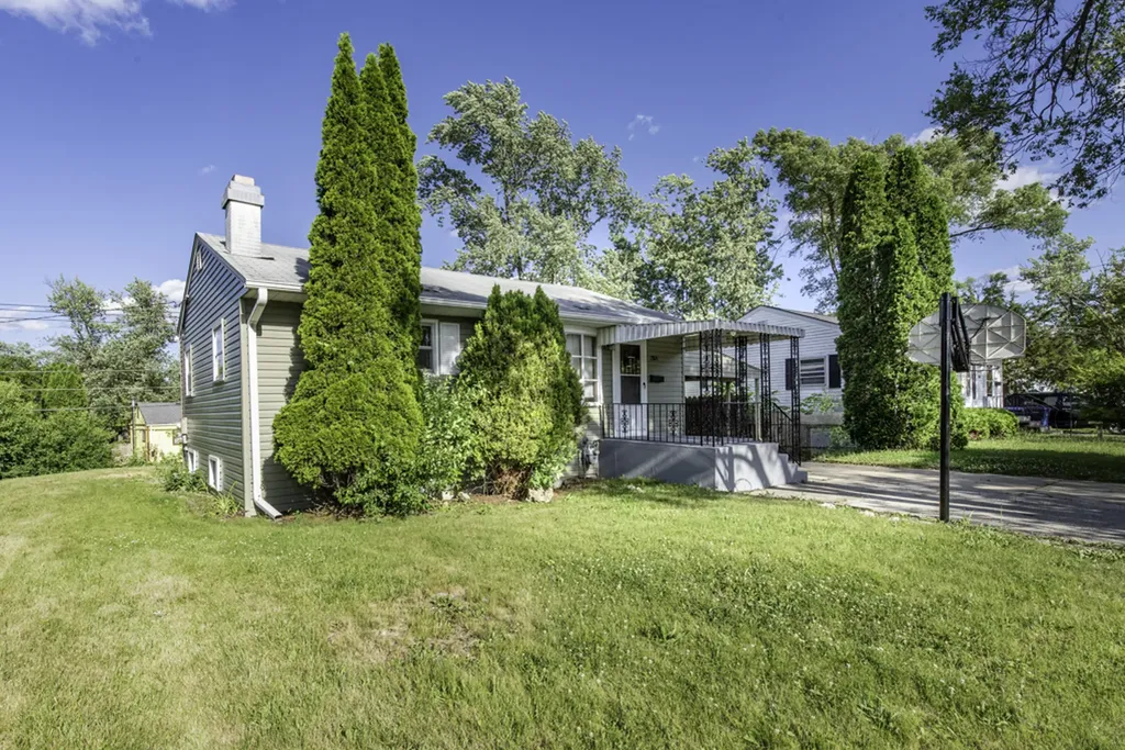 2809 North Elmwood Avenue Waukegan IL 60087