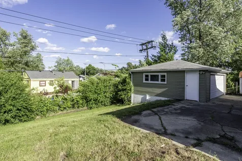 2809 North Elmwood Avenue Waukegan IL 60087