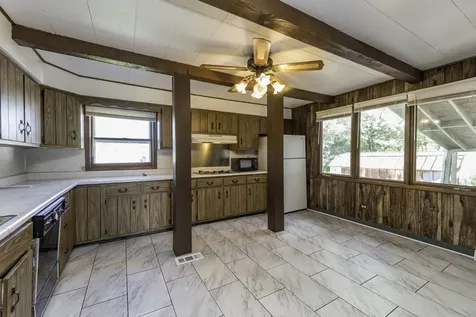 2809 North Elmwood Avenue Waukegan IL 60087
