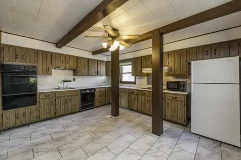 2809 North Elmwood Avenue Waukegan IL 60087