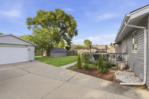 706 Hillside Drive Streamwood IL 60107