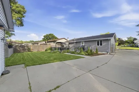 706 Hillside Drive Streamwood IL 60107