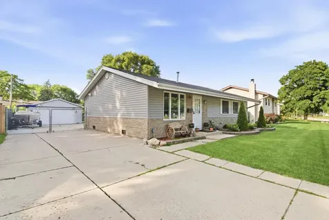 706 Hillside Drive Streamwood IL 60107