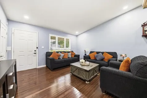 706 Hillside Drive Streamwood IL 60107