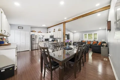 706 Hillside Drive Streamwood IL 60107