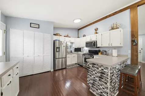 706 Hillside Drive Streamwood IL 60107