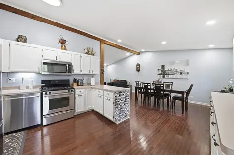 706 Hillside Drive Streamwood IL 60107