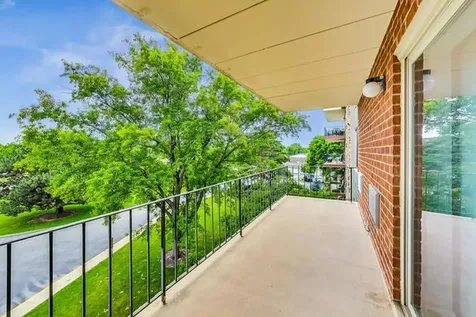 16 East Old Willow Road Prospect Heights IL 60070