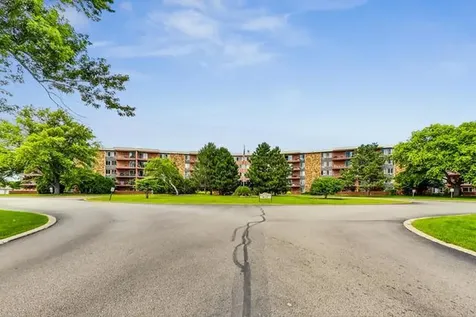 16 East Old Willow Road Prospect Heights IL 60070