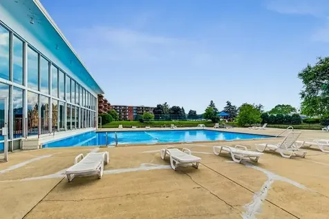 16 East Old Willow Road Prospect Heights IL 60070