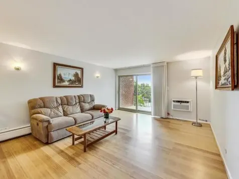 16 East Old Willow Road Prospect Heights IL 60070