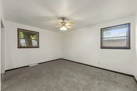 1198 Lisbon Street Morris IL 60450